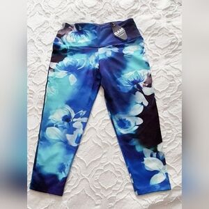 NWT BAM Bamboo Capri Yoga Leggings - Blue Floral